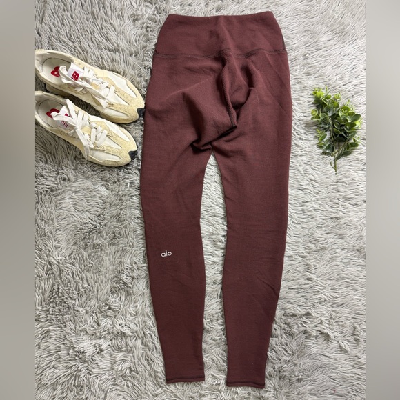 Alo Yoga Micro Waffle Knit Lowkey Leggings in Cherry Cola size xxs - Picture 6 of 10